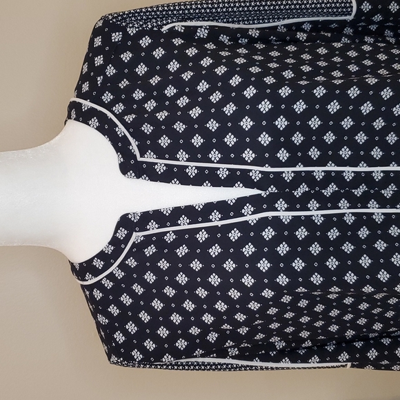 LOFT Beautiful Navy & White Top! ๐๐๐ - Picture 2 of 11